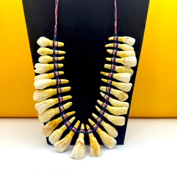 Vtg Tribal Ethnic Necklace Bone 27 Teeth 27 Inch - Picture 1 of 14